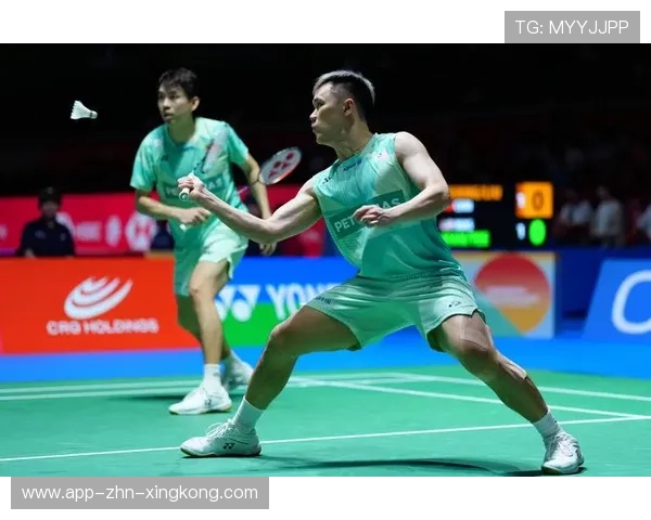 羽毛球男双主动抢网连续压制斩获关键分